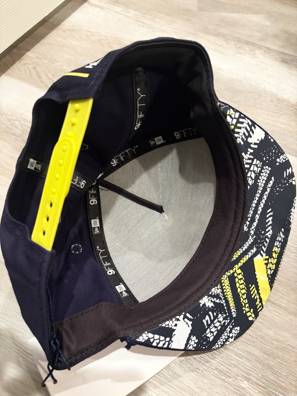 NEW HUSQVARNA SNAPBACK HAT - Picture 2 of 2